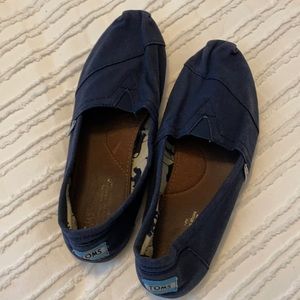 Toms shoes size 9